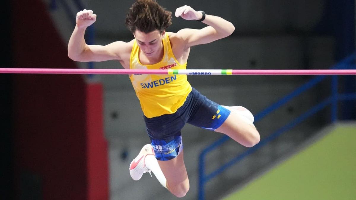 Duplantis Soars 6.20m To Break His Own Pole Vault World Record | Watch ...