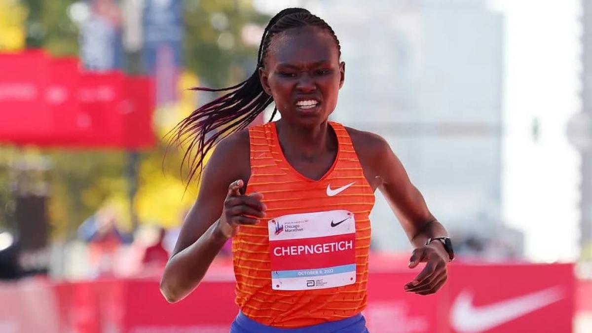 Kenyans Ruth Chepnetich And Benson Kipruto Win 2022 Chicago Marathon ...