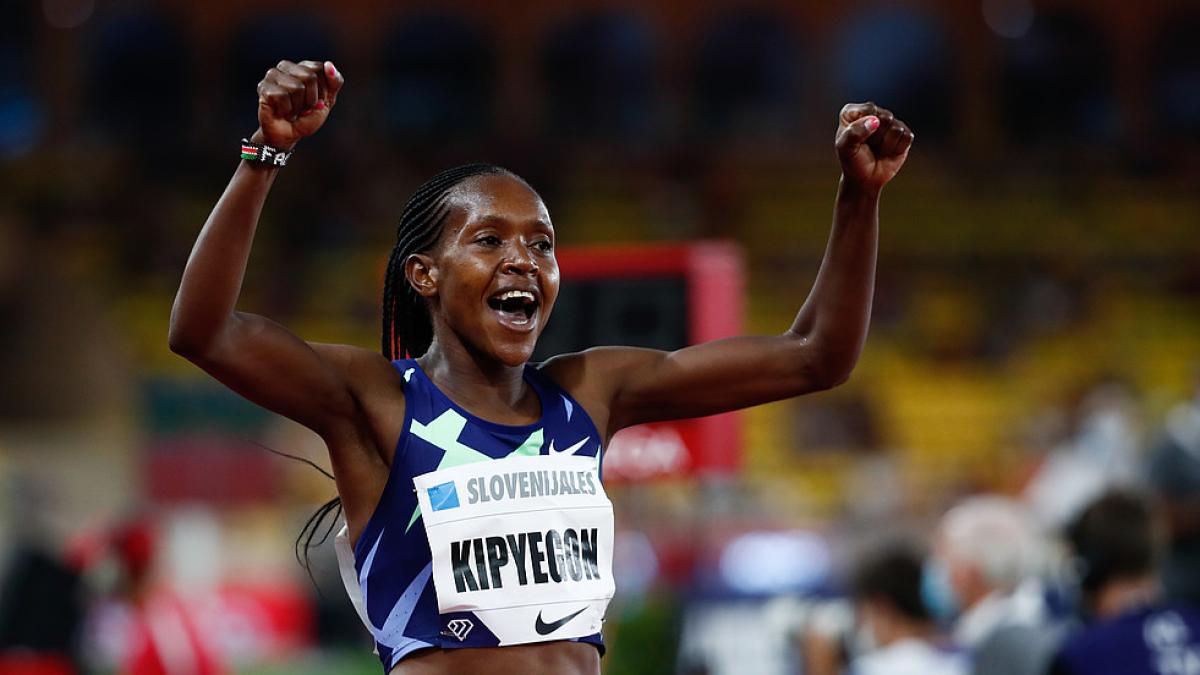 Faith Kipyegon Breaks Women's 5000m World Record In Paris | Watch Athletics