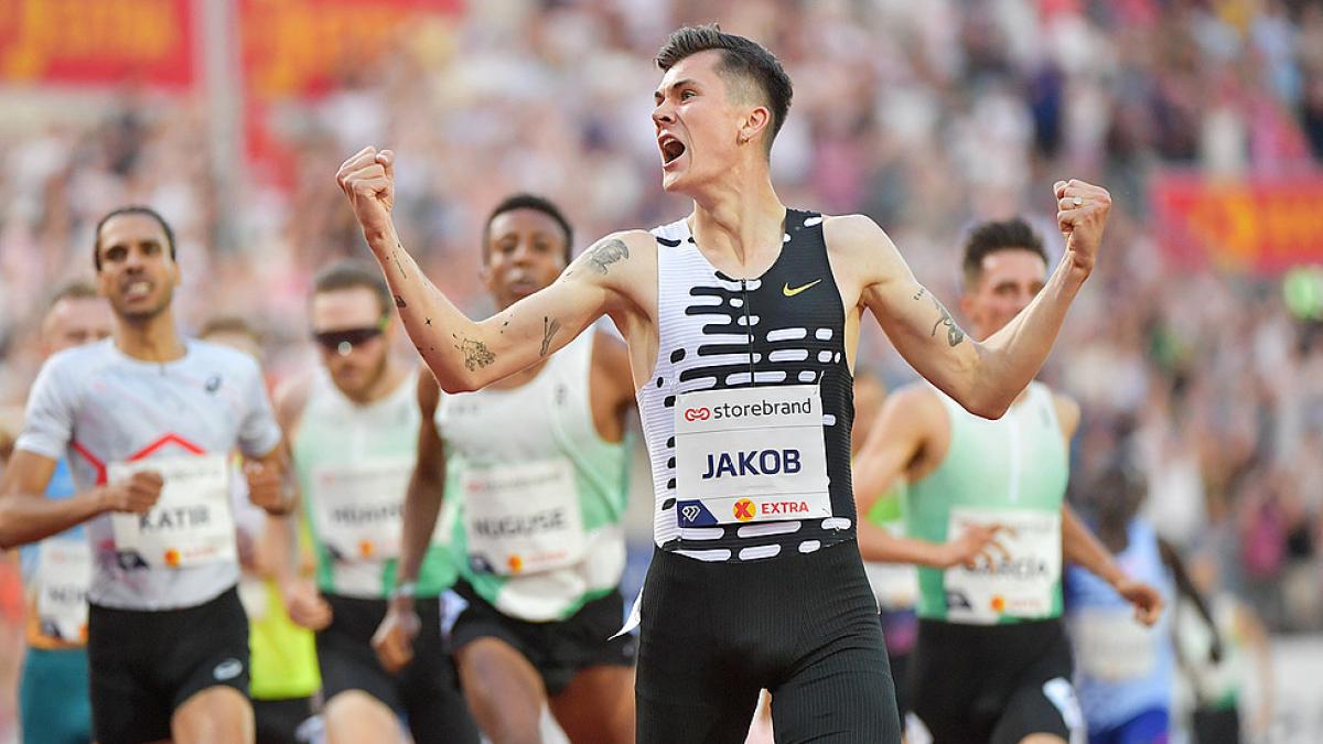 Jakob Ingebrigsten Smashes 2000m World Record With 4:43.13 | Watch ...