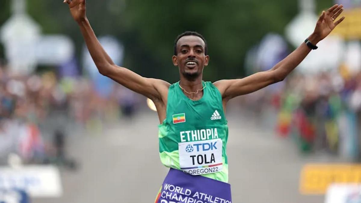 Tamirat Tola and Hellen Obiri win New York City Marathon Titles Watch